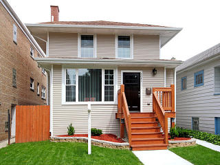 5041 Sawyer Ave, Chicago, IL 60625-4909