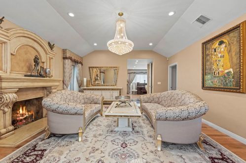 1215 Cordova Ave, Glendale CA  91207-1734 exterior