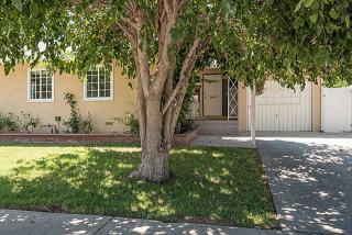 17452 Tiara St, Van Nuys, CA 91316-1357