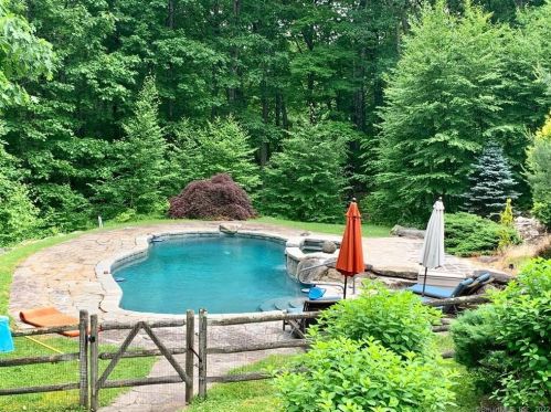 258 Flanders Rd, Woodbury, CT 06798-2105