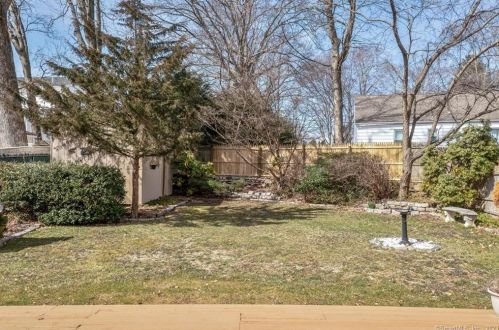 27 Hawthorne Dr, Norwalk CT  06851-4113 exterior
