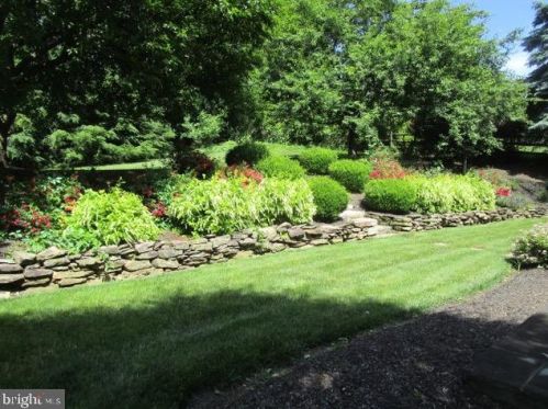 142 Bentley Ln, Lancaster PA  17603-6204 exterior