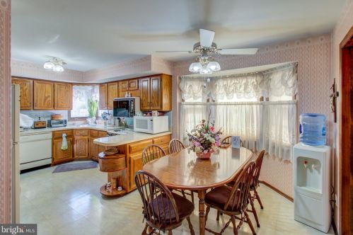 11 Cavalier Dr, Trenton NJ  08619-1357 exterior