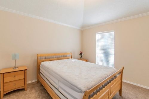 1123 Holly Dr, Carrollton TX 75010-1073 exterior