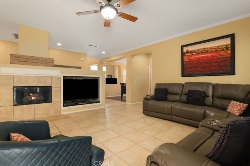 12595 Orangeblossom Ln, Riverside CA  92503-7058 exterior