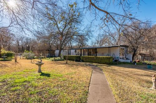6099 Rolling Meadow Trl, Fort Worth TX  76135-5242 exterior
