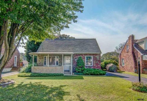 302 Greystone Rd, York, PA 17402-4001