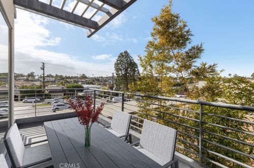 932 Manhattan Beach Blvd, Manhattan Beach, CA 90266-5120