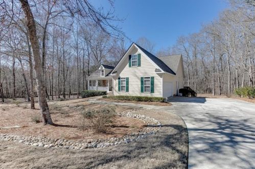2623 Democracy Dr, Buford, GA 30519-8036