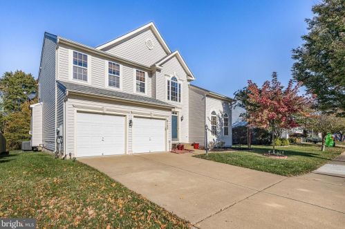 8142 Tenbrook Dr, Gainesville, VA 20155-3840