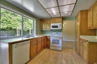 913 Cottonwood Ct, Petaluma, CA 94954-4357