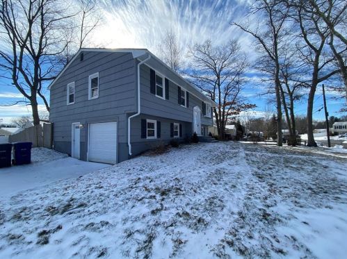 6 Monk Rd, Warwick, RI 02889-1812