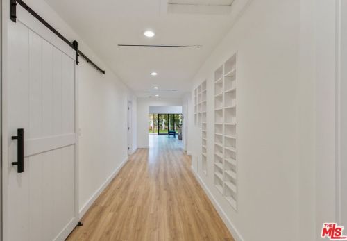 4951 Cedros Ave, Van Nuys CA  91403-1637 exterior