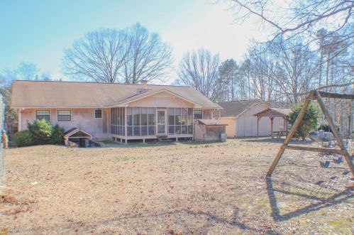 1424 Harmony Rd, Silver Creek, GA 30173-3213