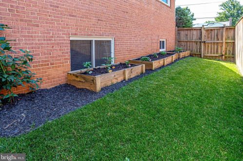 909 Roswell Dr, Silver Spring MD 20901-2128 exterior