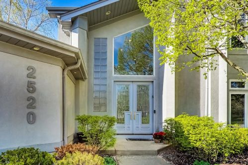 2520 Hybernia Dr, Highland Park, IL 60035-5505