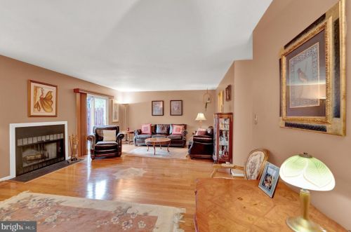 5 Exeter Ct, Princeton NJ  08540-7000 exterior