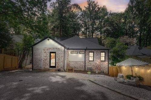 166 Lindbergh Dr, Atlanta GA  30305-3729 exterior