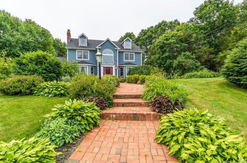 42 Perch Rd, Huntington, CT 06484-1824