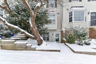 4124 Winter Harbor Ct, Fairfax, VA 20151-3559