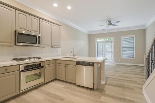 1975 Cobblestone Cir, Atlanta GA  30319-4908 exterior