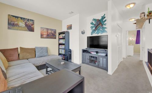 831 Chateau Cir, Vacaville CA  95687-7432 exterior