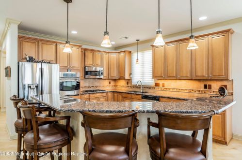 34 Redwood Dr, Tinton Falls NJ  07712-8702 exterior