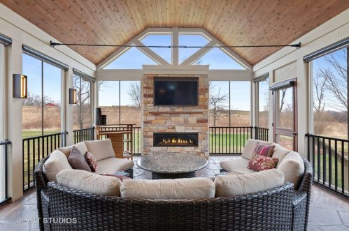 10545 Red Leaf Cir, Bull Valley, IL 60014-4851