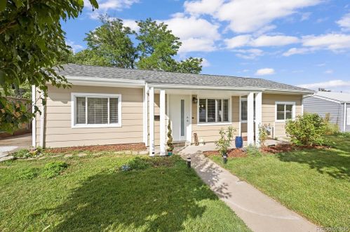 2895 Fairfax St, Denver CO  80207-2748 exterior