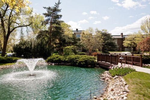 4 Oak Brook Club Dr, Oak Brook IL  60523-1347 exterior