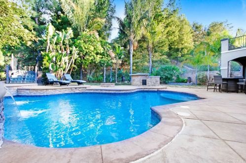 8730 Foxhollow Dr, Anaheim CA  92808-1674 exterior