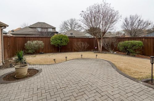 1802 Dew Vly Dr, Carrollton TX 75010-2008 exterior