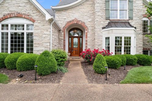 335 Merlot Ln, Saint Albans, MO 63073-1213