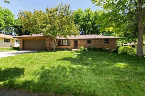 1569 Saratoga Ln, Rockford, IL 61107-2435