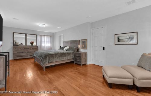 165 New Monmouth Rd, Middletown NJ  07748-2232 exterior