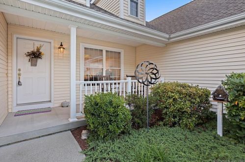 21 Spinnaker Dr, Niantic, CT 06357-1600