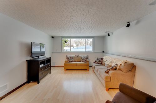 4012 Cinnabar Dr, Saint Paul MN  55122-2943 exterior