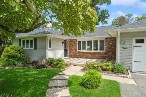 4 James Dr, Mount Arlington, NJ 07856-1022