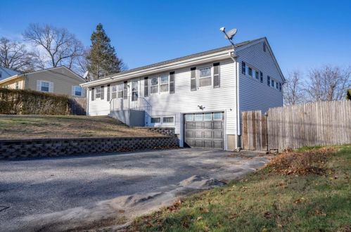 9 Forest Hill Dr, Providence, RI 02919-7400