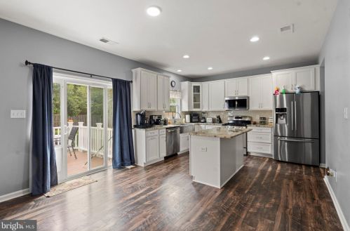 18823 Pier Trail Dr, Triangle VA  22172-2347 exterior