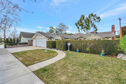 11151 Martha Ann Dr, Los Alamitos, CA 90720-2915