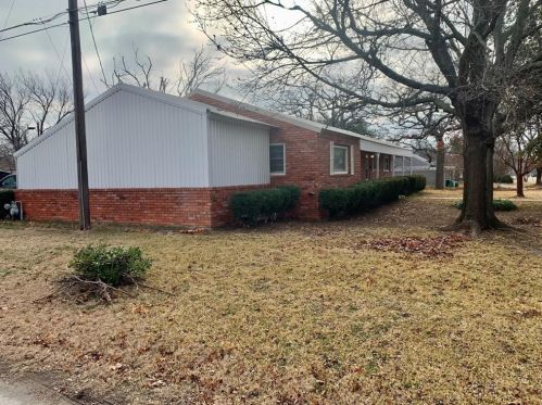 201 Sherman St, Nocona TX 76255-2732 exterior