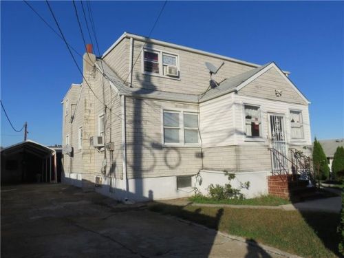16 Oakland Ave, Keasbey, NJ 08832-1152
