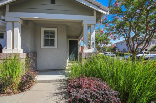 900 Beth Page Ct, Vacaville, CA 95687-7736