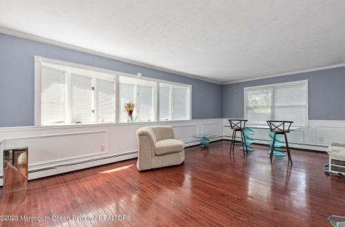 95 Stillwell Rd, Holmdel Village, NJ 07733-2242