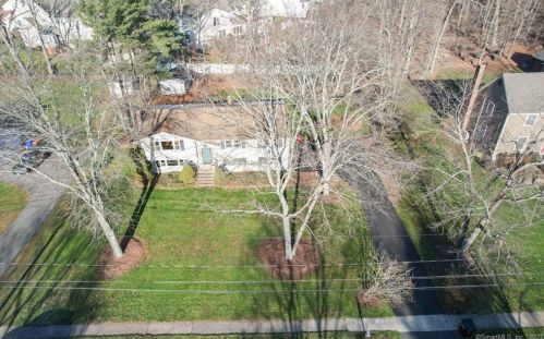 77 Hintz Dr, Wallingford, CT 06492-2001
