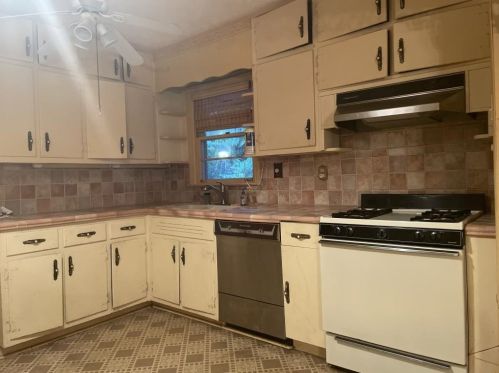 1373 Carolyn Dr, Atlanta GA  30329-3546 exterior