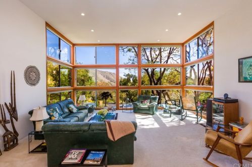 2025 Mt Vernon Ave, Riverside CA  92507-2528 exterior