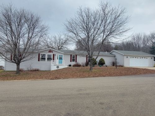 8401 Tamarack Dr, Rockford, IL 61115-8346