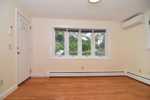 13 Darton St, Coventry, RI 02816-5544